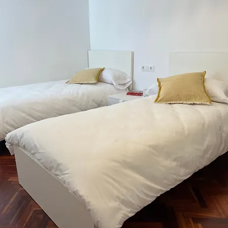 Abaleen アパート シグエイロ